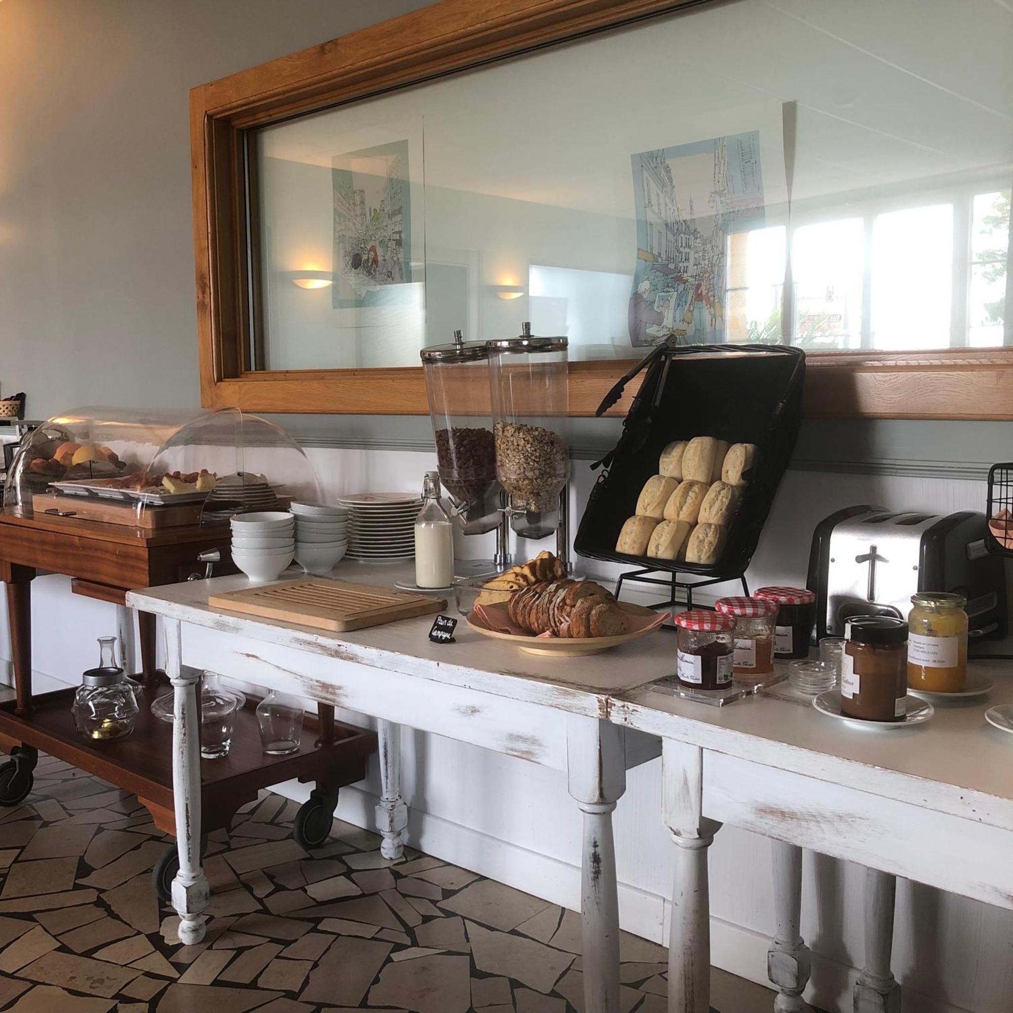 Logis L'Auberge Du Gros Silly-sur-Nied Dış mekan fotoğraf