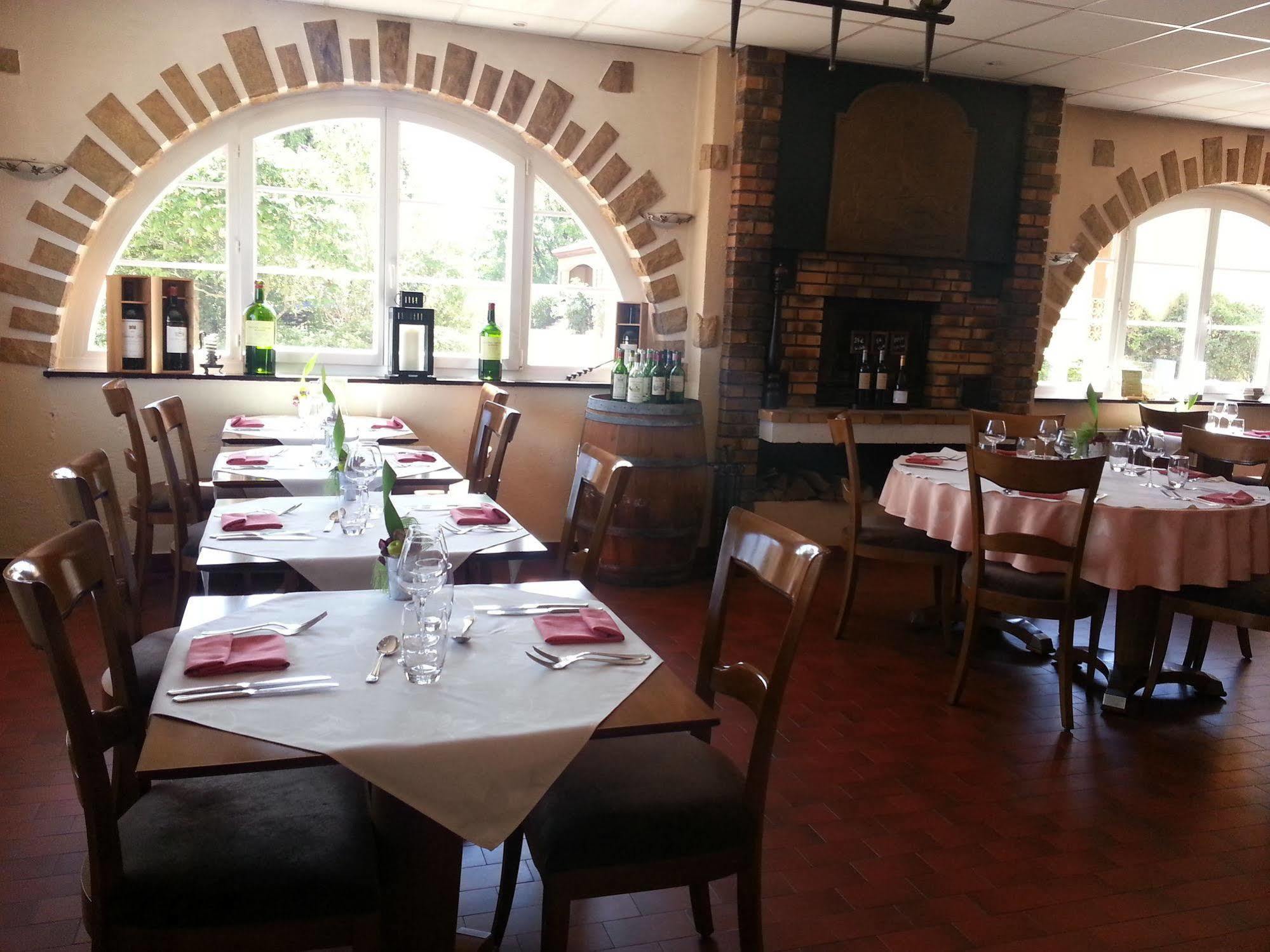 Logis L'Auberge Du Gros Silly-sur-Nied Dış mekan fotoğraf