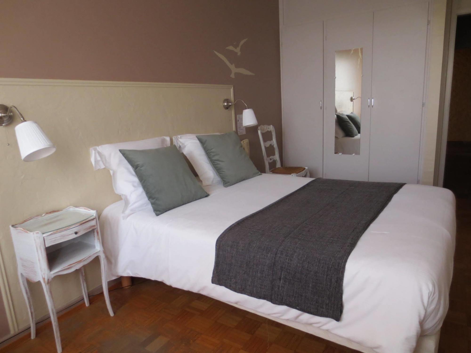 Logis L'Auberge Du Gros Silly-sur-Nied Dış mekan fotoğraf